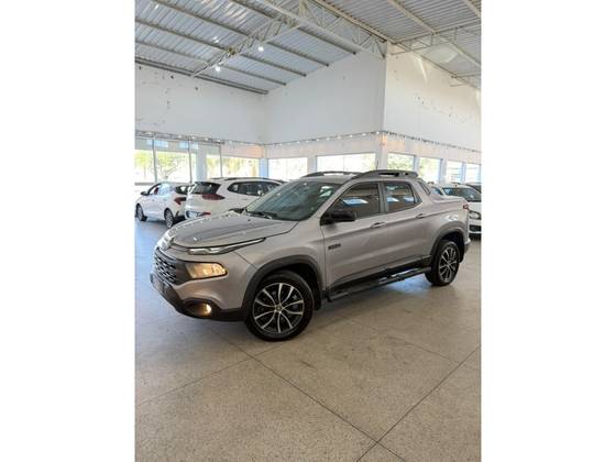 FIAT TORO 2.0 16V TURBO DIESEL ULTRA 4WD AT9 FIAT TORO 2.0 16V TURBO DIESEL ULTRA 4WD AT9